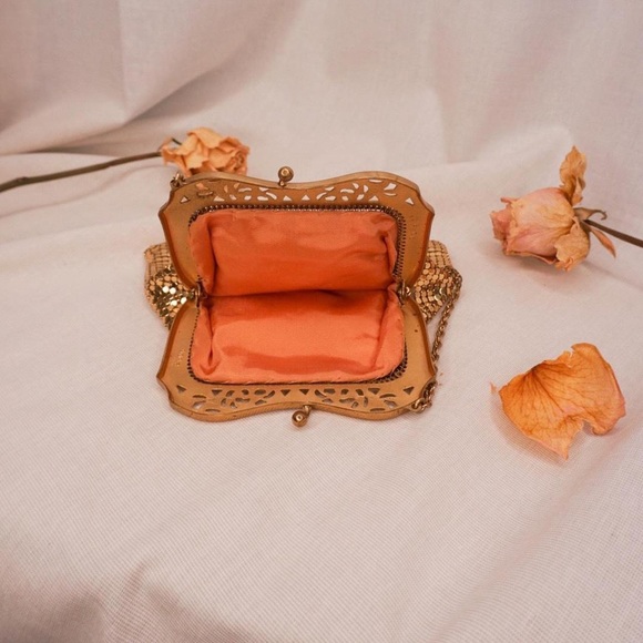 Whiting & Davis Co. Gold Mesh Chainmail Purse - Picture 4 of 4